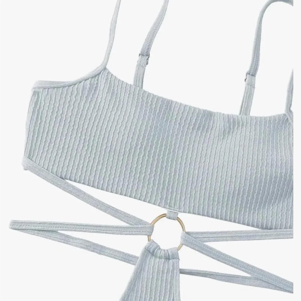 One-piece cutout swimsuit - Picture 5 of 5